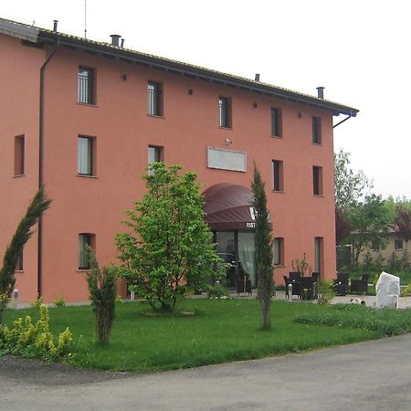 Hotel Hyknusa Реджо Емилия Екстериор снимка