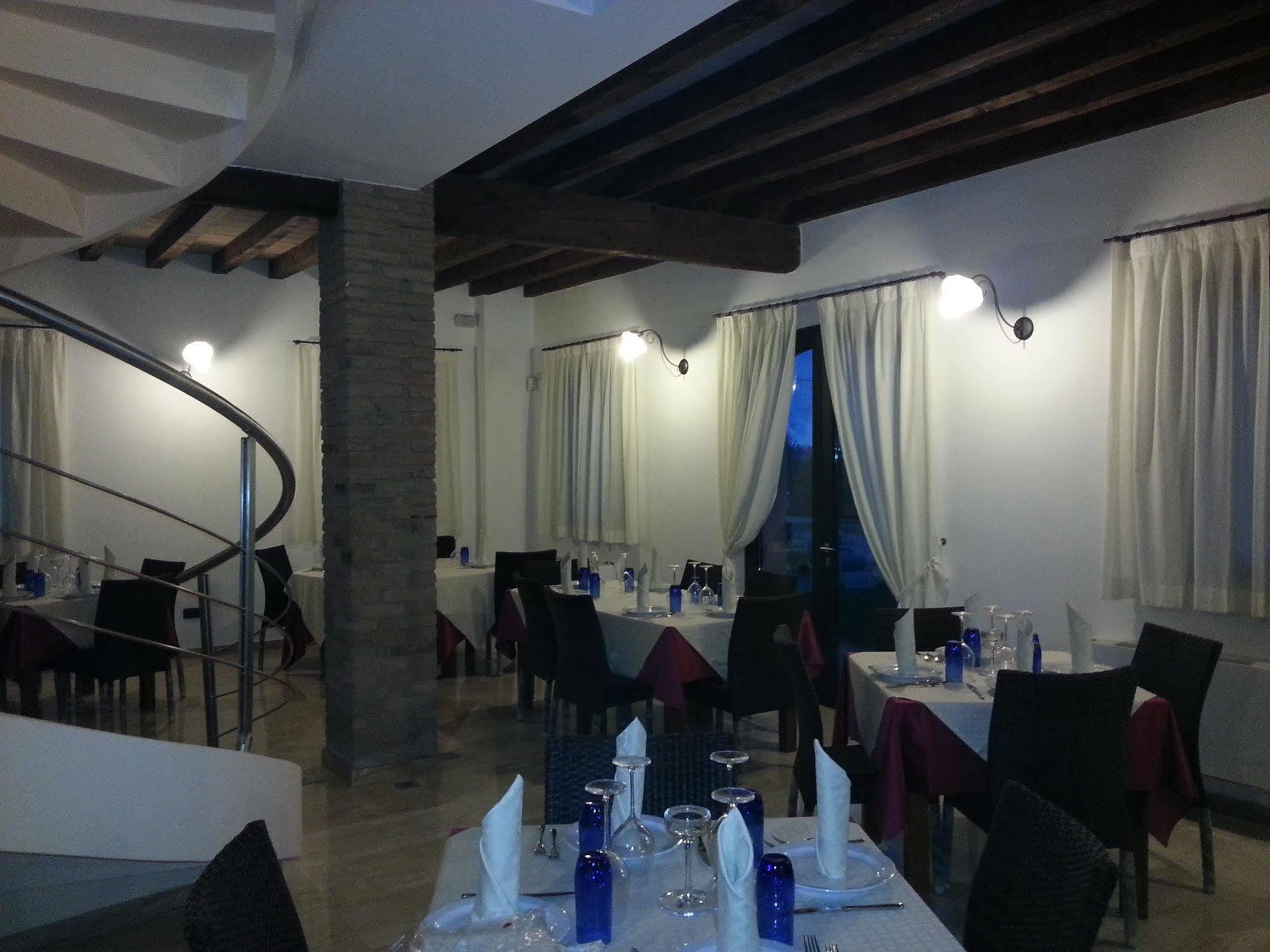 Hotel Hyknusa Реджо Емилия Екстериор снимка