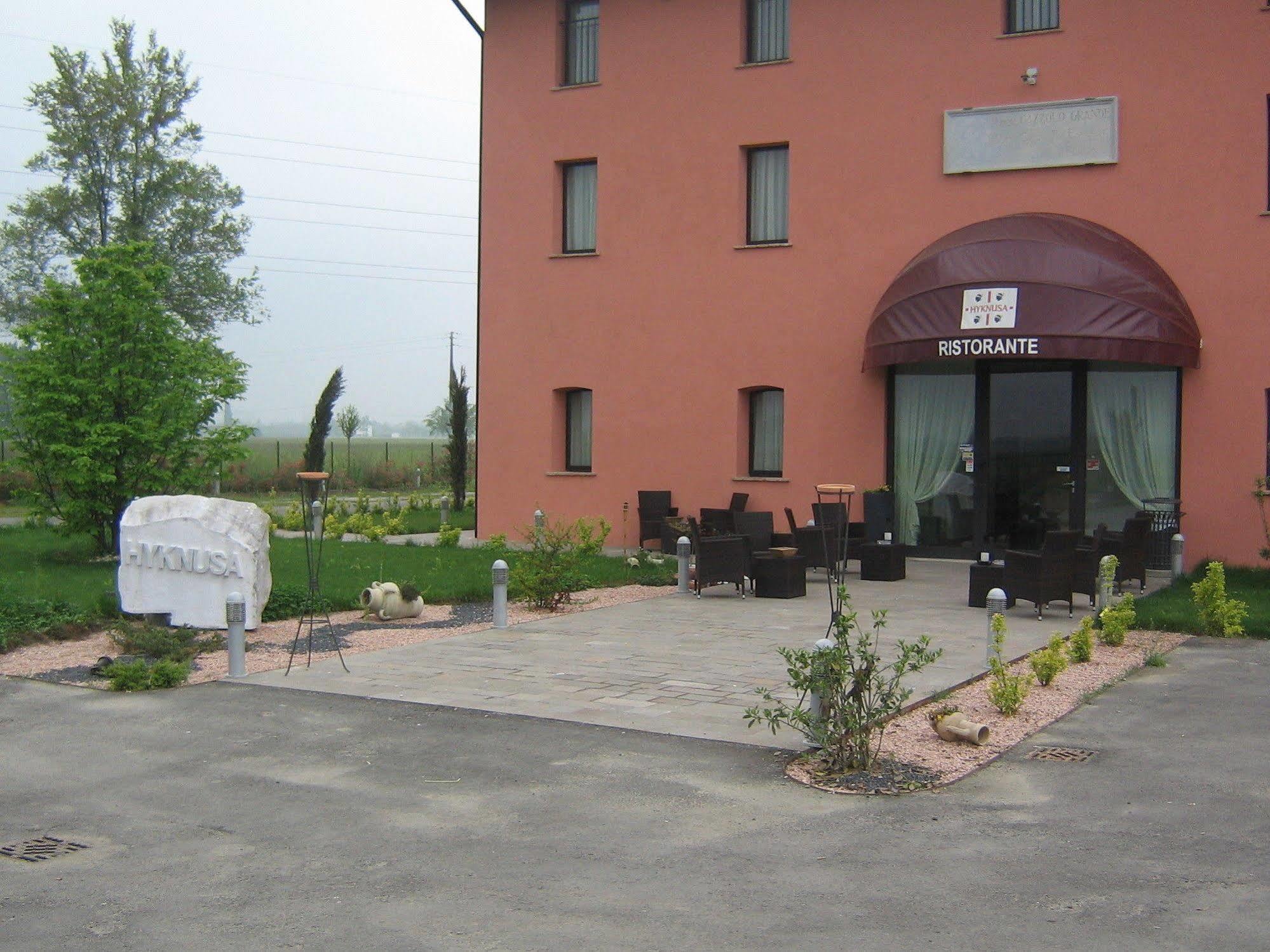 Hotel Hyknusa Реджо Емилия Екстериор снимка